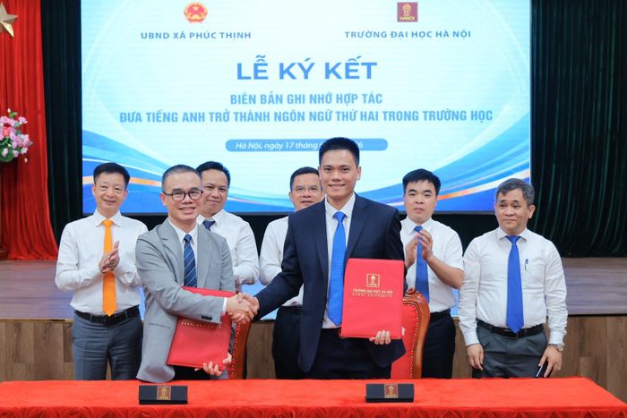 Lễ ký kết giữa UBND xã Phúc Thịnh và Trường Đại học Hà Nội.