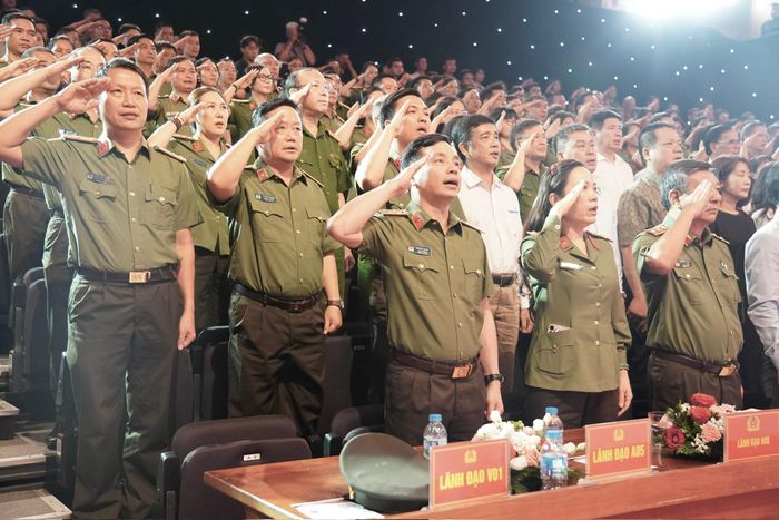 Đặc biệt, báo chí đã góp phần khắc họa rõ nét hình ảnh người chiến sĩ Công an nhân dân “vì nước quên thân, vì dân phục vụ”, lan tỏa những giá trị tốt đẹp và củng cố niềm tin của Nhân dân đối với lực lượng Công an.