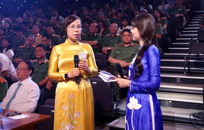 Bà Vũ Việt Trang - Tổng Giám đốc Thông tấn xã Việt Nam bày tỏ sự đồng hành và kỳ vọng Giải sẽ tiếp tục thu hút đông đảo người làm báo trên cả nước tham gia.