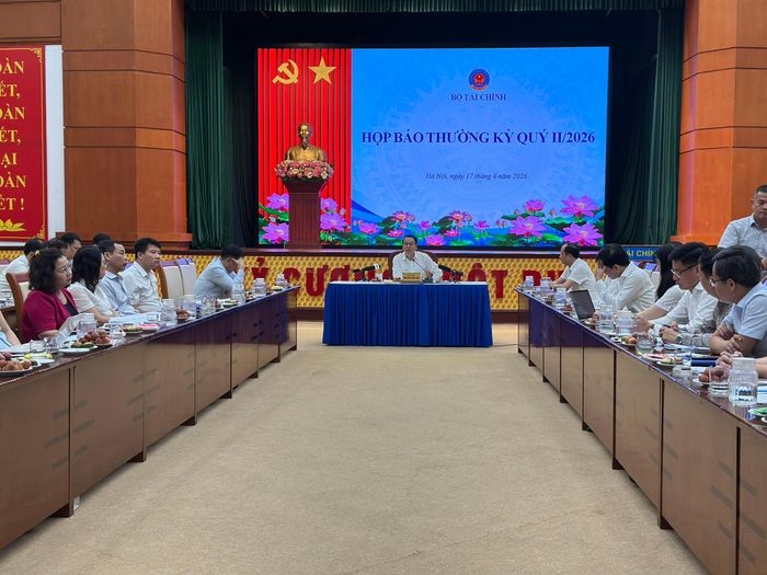 Thứ trưởng Bộ Tài chính Nguyễn Đức Chi chủ trì cuộc họp.