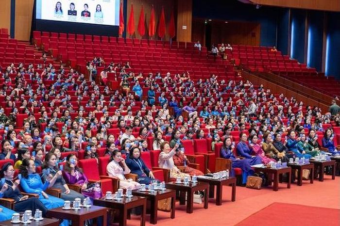 Ngày 17.6, Đại hội đại biểu Phụ nữ toàn quốc lần thứ XIV bắt đầu ngày làm việc thứ nhất . Ảnh: Việt Trung