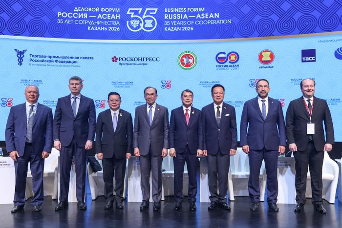Thủ tướng Lê Minh Hưng cùng lãnh đạo các nước chụp ảnh chung tại Lễ Khai mạc Diễn đàn Kinh doanh ASEAN-Nga - Ảnh: VGP