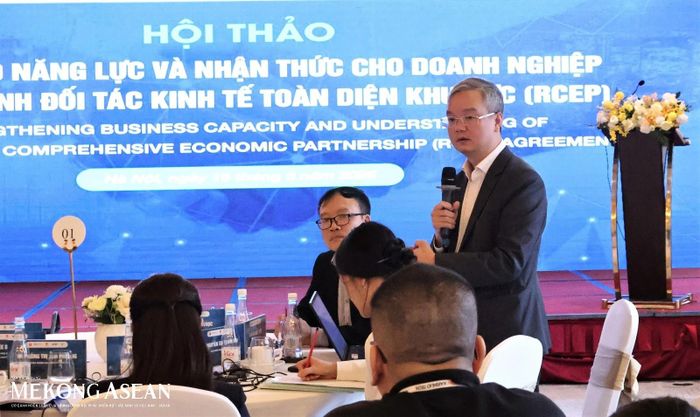 Ông Quyền Anh Ngọc, Trưởng Phòng ASEAN thuộc Vụ Chính sách thương mại đa biên (Bộ Công Thương) chia sẻ tại hội thảo. Ảnh: Thu Thảo/Mekong ASEAN. 