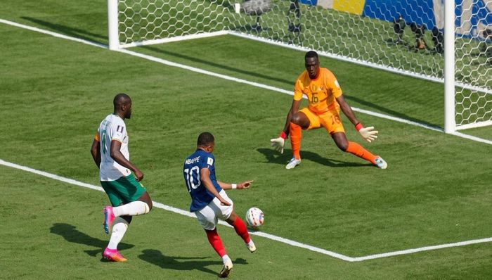 Pha ghi bàn mở tỷ số của Mbappe