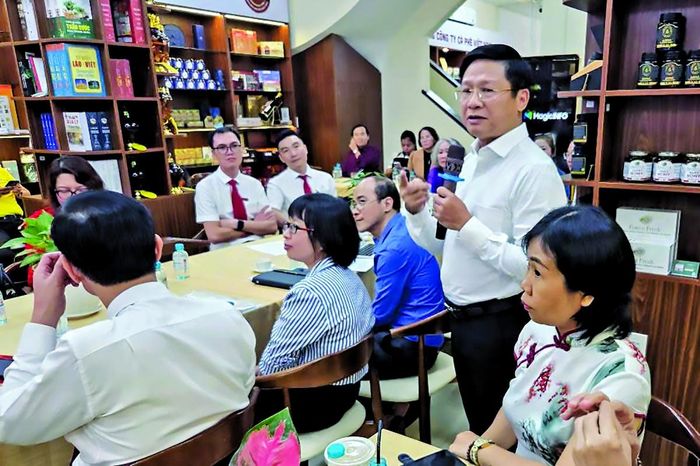 Ông Võ Minh Tuấn, Giám đốc NHNN chi nhánh Khu vực 2 trong một buổi xúc tiến tín dụng địa phương tại cà phê doanh nhân ở Phú Nhuận (TP. Hồ Chí Minh)