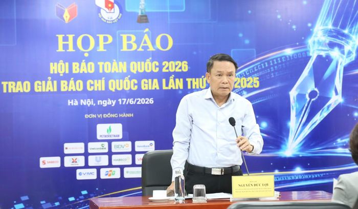 Phó Chủ tịch thường trực Hội Nhà báo Việt Nam Nguyễn Đức Lợi thông tin về chuỗi hoạt động kỷ niệm 101 năm Ngày Báo chí Cách mạng Việt Nam.