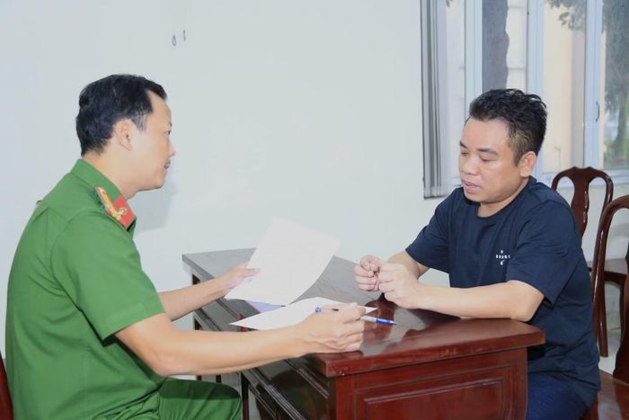 Cơ quan Công an lấy lời khai đối với Nguyễn Văn Tuyến
