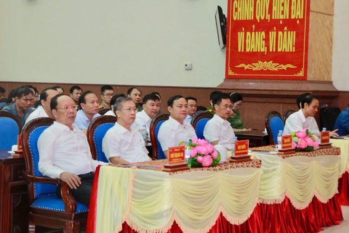 Các đại biểu tỉnh Nghệ An tham dự lễ khai mạc.