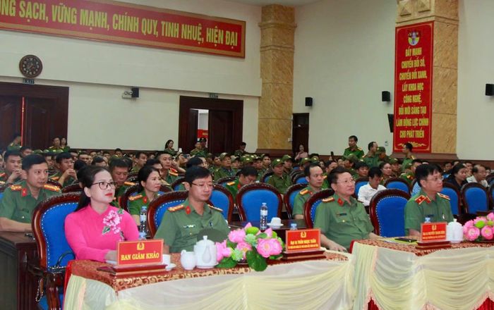 Đại biểu Bộ Công an và Công an tỉnh Nghệ An tham dự.