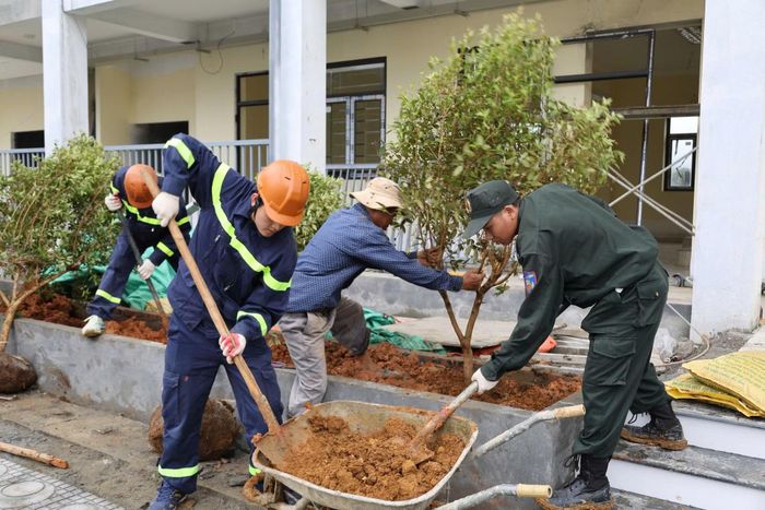 CBCS tham gia trồng cây tại “Chiến dịch cao điểm 100 ngày đêm”.
