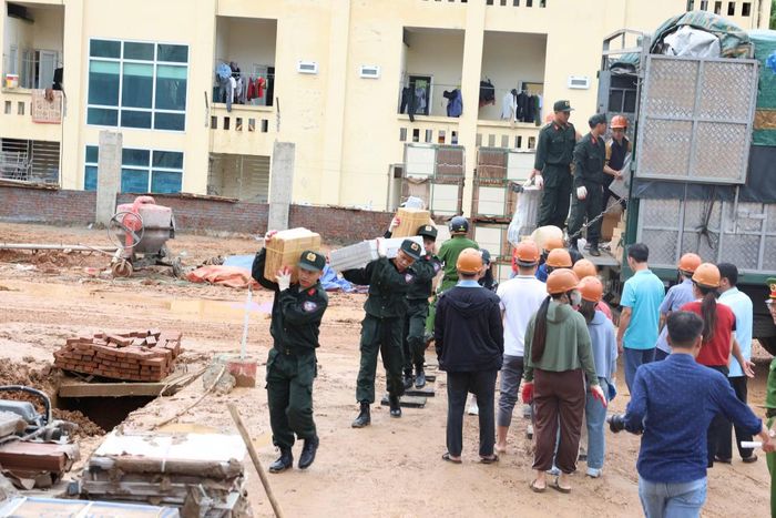 CBCS tham gia vận chuyển vật liệu tại “Chiến dịch cao điểm 100 ngày đêm”.
