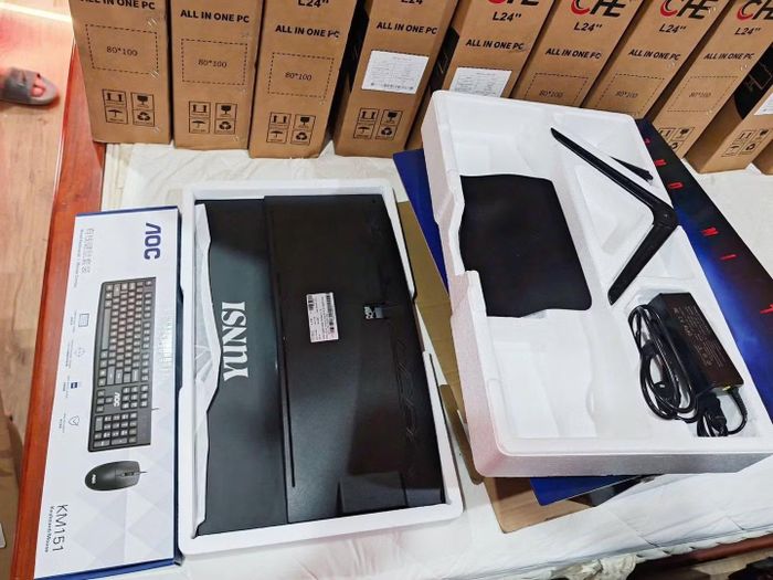 Công an tỉnh Phú Thọ đã tạm giữ 73 bộ máy vi tính, 134 điện thoại di động, 34 USB lưu trữ dữ liệu cùng nhiều tang vật liên quan khác.