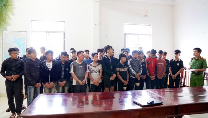  Các đối tượng tại cơ quan Công an. 