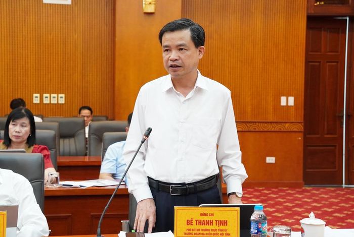 Đồng chí Bế Thanh Tịnh, Phó Bí thư Thường trực Tỉnh ủy, Trưởng Đoàn đại biểu Quốc hội tỉnh phát biểu tại buổi làm việc.