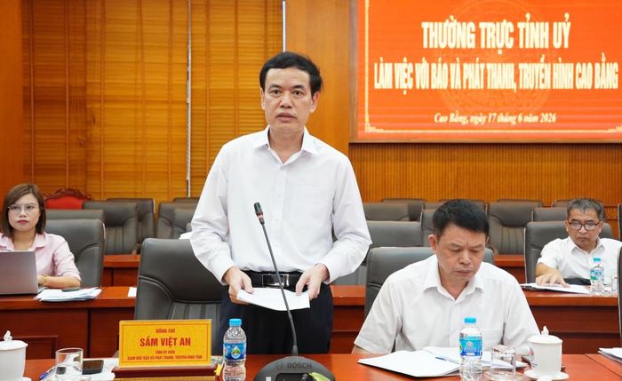 Đồng chí Sầm Việt An, Tỉnh ủy viên, Giám đốc Báo và Phát thanh, Truyền hình Cao Bằng báo cáo kết quả sau 1 năm thành lập đơn vị.