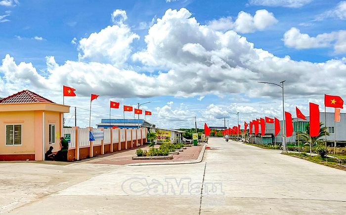 Tỉnh đang huy động nhiều nguồn lực để hoàn thiện và nâng cao chất lượng hạ tầng giao thông phục vụ dân sinh, sản xuất, kinh doanh trên địa bàn các xã, ấp.