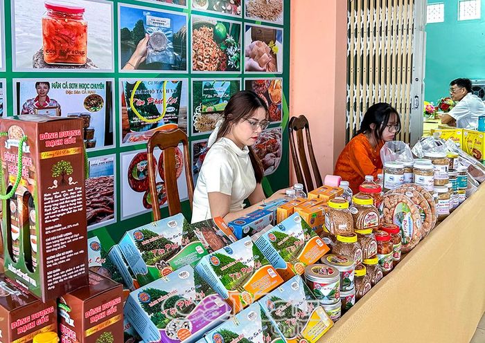 Phát triển các ngành hàng nông nghiệp đặc trưng gắn với sản phẩm OCOP, nông nghiệp sinh thái và hữu cơ là giải pháp quan trọng nhằm nâng cao thu nhập, ổn định đời sống người dân nông thôn.