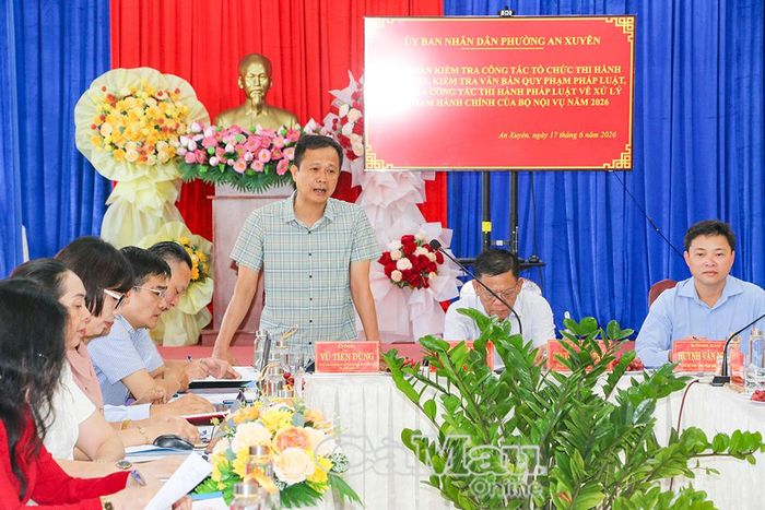  Đồng chí Vũ Tiến Dũng, Phó Vụ trưởng Vụ Pháp chế, trưởng đoàn kiểm tra, phát biểu kết luận.