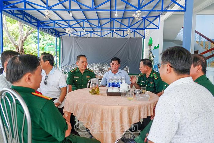 Đoàn công tác Sở Văn hóa, Thể thao và Du lịch khảo sát địa điểm dự kiến tổ chức chương trình nghệ thuật kỷ niệm một năm hợp nhất tỉnh và thực hiện mô hình chính quyền địa phương 2 cấp tại Đảo Hòn Khoai.