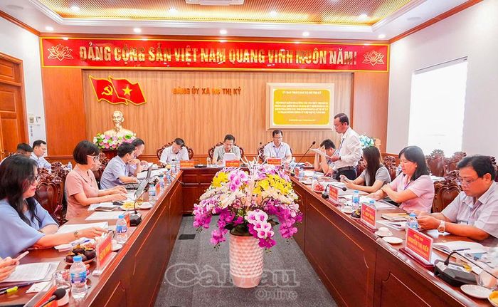 Đại biểu tham dự buổi làm việc.