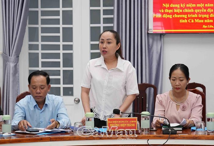 Phó Chủ tịch UBND phường Hiệp Thành Đỗ Ái Lanh thông tin về kế hoạch tham gia các gian hàng đặc sản địa phương và ra quân dọn dẹp, chỉnh trang đô thị.