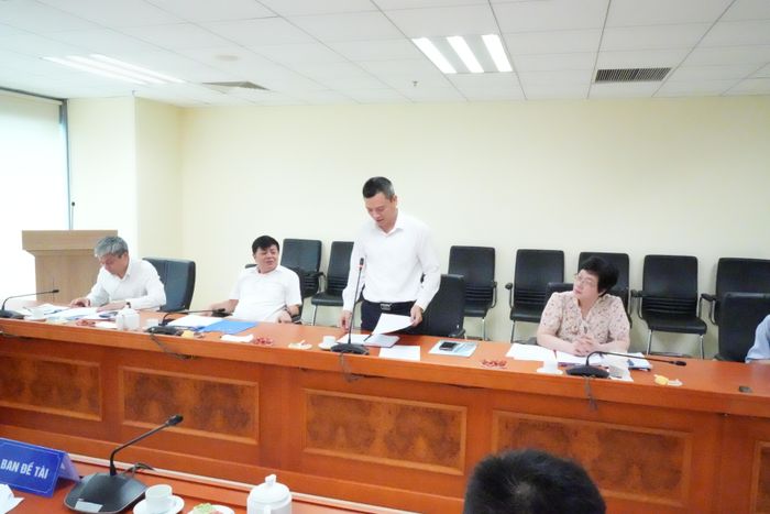 Các thành viên Hội đồng thẩm định cho ý kiến đối với đề cương đề tài.