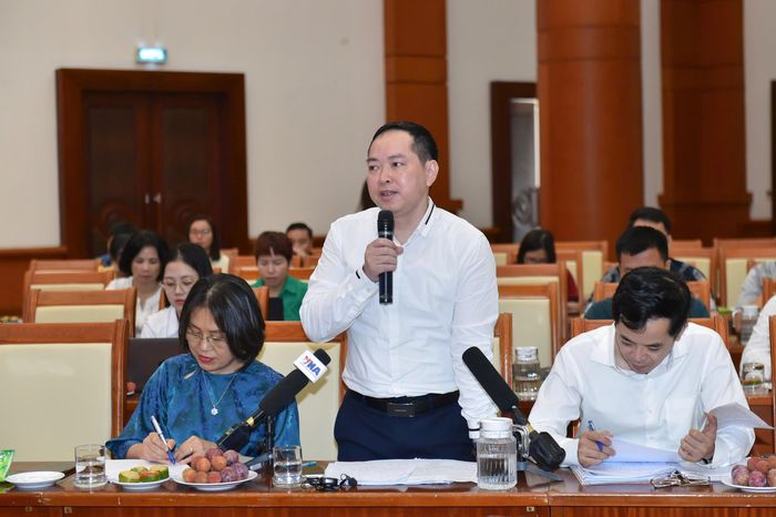 Ông Dương Tiến Dũng - Phó Vụ trưởng Vụ Ngân sách Nhà nước, Bộ Tài chính - thông tin tại Họp báo. Ảnh: Trần Nam