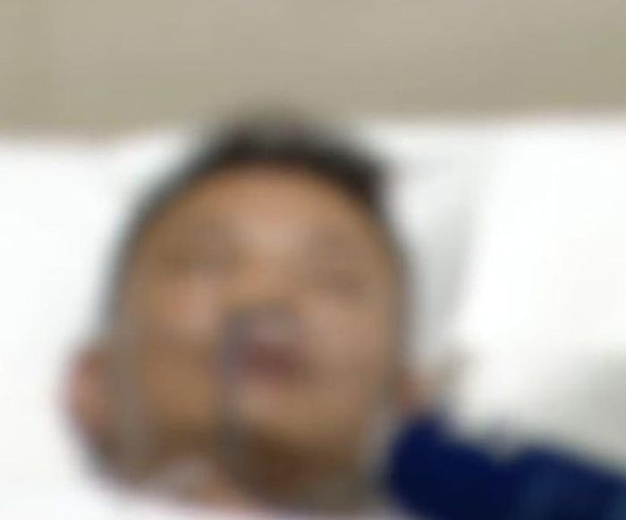 Ông Tiết được đưa tới một bệnh viện gần đó trong tình trạng hôn mê sâu. Ảnh: 163.com