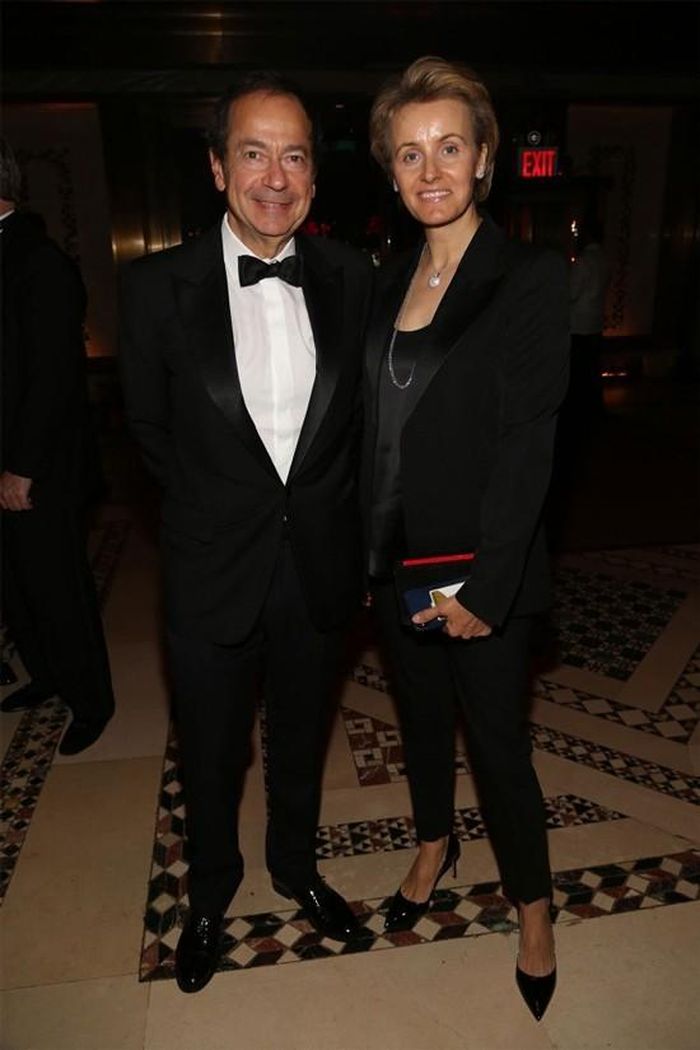 Tỷ phú John Paulson và vợ cũ.