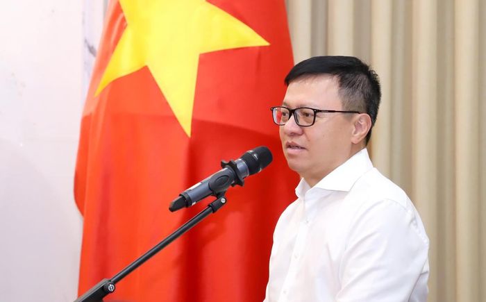Đồng chí Lê Quốc Minh, Ủy viên Trung ương Đảng, Tổng Biên tập Báo Nhân Dân, Phó Trưởng Ban Tuyên giáo và Dân vận Trung ương, Chủ tịch Hội Nhà báo Việt Nam phát biểu tại buổi gặp mặt.