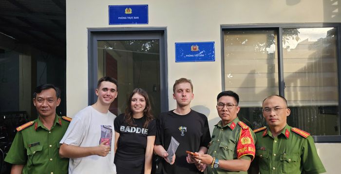 Tài sản nhanh chóng được tìm lại và trao trả trong niềm vui mừng, biết ơn của những vị khách người Nga