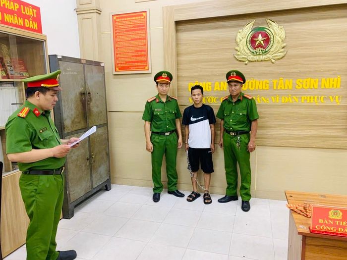 CAP.Tân Sơn Nhì đọc lệnh khởi tố, bắt tạm giam đối tượng Lê Văn Tâm