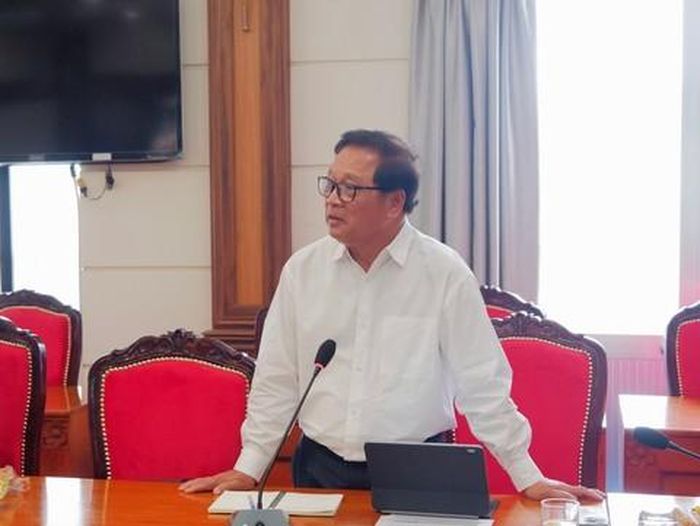 Giám đốc Công ty Đường sách TPHCM Lê Hoàng phát biểu
