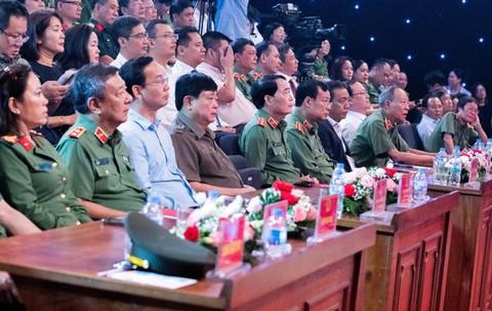 Các đại biểu tham dự buổi lễ