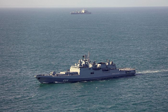 Khinh hạm Admiral Grigorovich của Nga. 