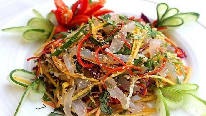 Bác sĩ cảnh báo người ăn có thể bị sốc phản vệ nếu sơ chế sứa sai cách.