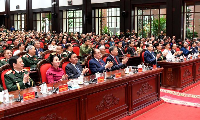 Tham dự Đại hội có nguyên Tổng Bí thư Nông Đức Mạnh, nguyên Chủ tịch nước Lương Cường, Chủ tịch Quốc hội Trần Thanh Mẫn, Thường trực Ban Bí thư Trần Cẩm Tú, Chủ tịch Ủy ban Trung ương MTTQ Việt Nam Bùi Thị Minh Hoài, cùng các lãnh đạo, nguyên lãnh đạo Đảng và Nhà nước. (Ảnh: Lâm Hiển)