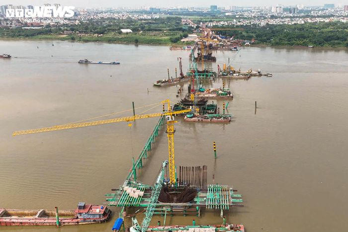Sau khi hoàn thành, cầu Trần Hưng Đạo được kỳ vọng sẽ góp phần giảm áp lực giao thông cho các cầu Chương Dương và Vĩnh Tuy, đồng thời tăng cường kết nối giữa khu vực trung tâm với phía Đông thành phố. Công trình cũng được kỳ vọng trở thành điểm nhấn kiến trúc mới trên sông Hồng trong tương lai.