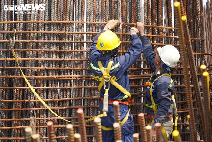 Dự kiến trong tháng 8/2026, dự án sẽ bước sang giai đoạn lắp đặt dầm thép. Chủ đầu tư đặt mục tiêu hoàn thành công trình vào tháng 3/2027.