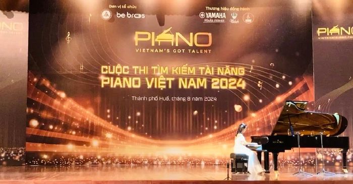 An Nhiên tham gia Cuộc thi Tìm kiếm Tài năng Piano Việt Nam năm 2024 tại thành phố Huế.
