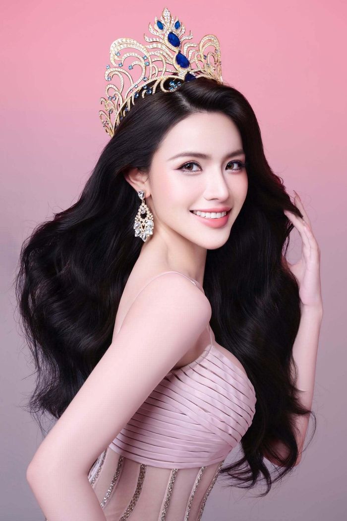 Khả năng ngoại ngữ tốt cũng là một trong những lợi thế giúp người đẹp ghi dấu ấn tại các cuộc thi sắc đẹp.