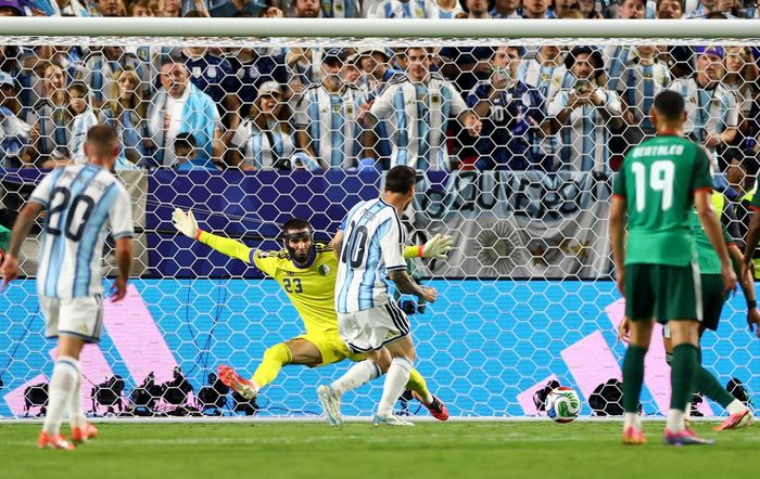 Luca Zidane bị Messi chọc thủng lưới 3 bàn - Ảnh: Reuters