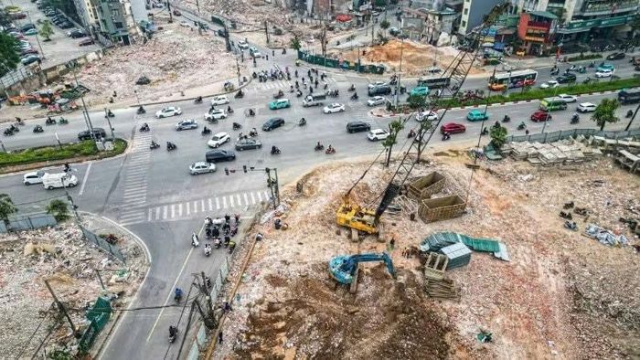 Hà Nội cấm các phương tiện lưu thông đường La Thành đoạn Nguyễn Chí Thanh - Thành Công nhằm phục vụ thi công dự án đường Vành đai 1.