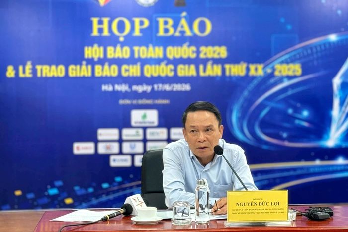 Phó Chủ tịch Thường trực Hội Nhà báo Việt Nam Nguyễn Đức Lợi trao đổi tại chương trình. Ảnh: Mai Hoa