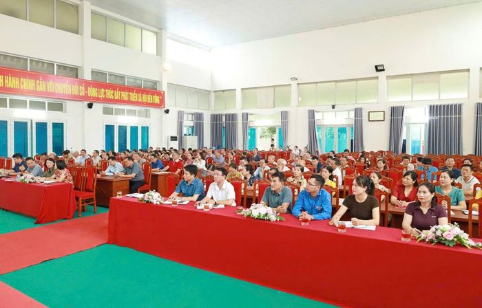 Đông đảo cán bộ, công chức, bí thư chi bộ, tổ trưởng tổ dân phố và nhân dân tham gia tập huấn Luật Thủ đô năm 2026. Ảnh: TH