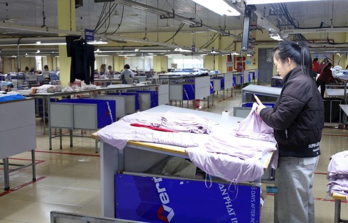 Chính sách gia hạn thuế và tiền thuê đất sẽ giúp doanh nghiệp giảm áp lực dòng tiền trong ngắn hạn. Ảnh: VH