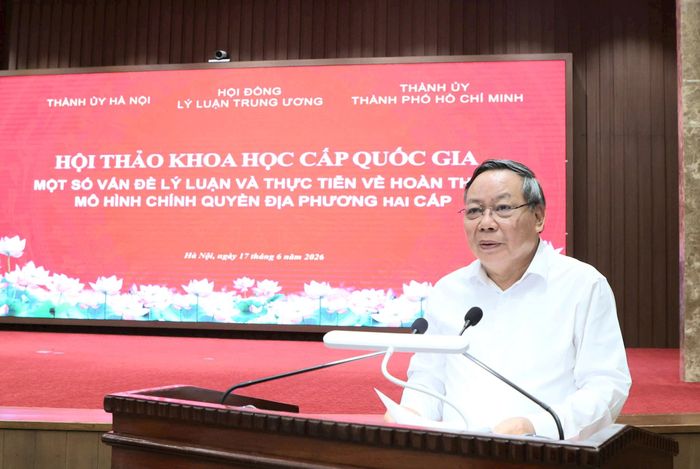 Phó Bí thư Thành ủy Hà Nội Nguyễn Văn Phong phát biểu khai mạc hội thảo. Ảnh: Thanh Hải
