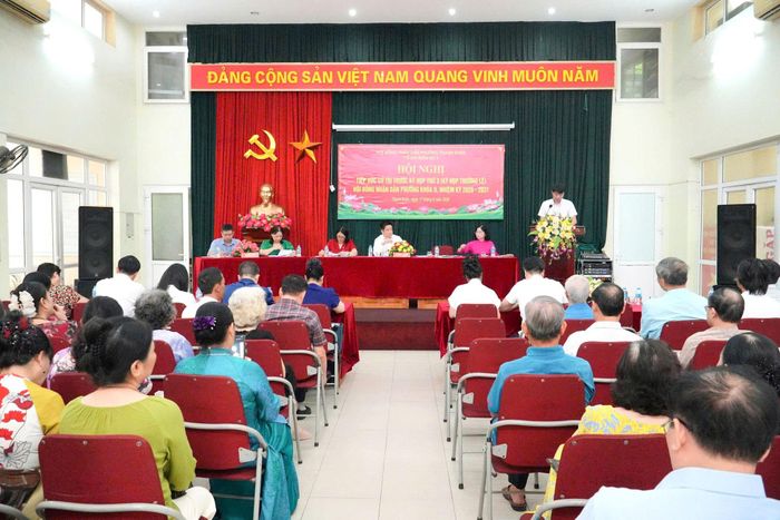 Quang cảnh hội nghị tiếp xúc cử tri của Tổ đại biểu số 5 HĐND phường Thanh Xuân. Ảnh: Tùng Lâm