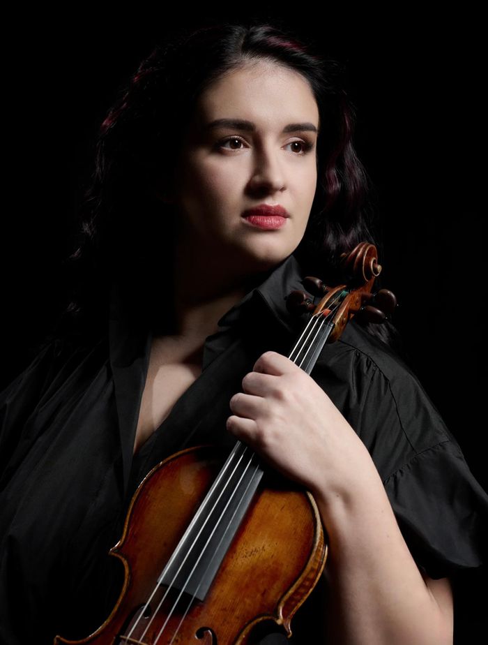 Nghệ sĩ violin Sara Dragan tham gia biểu diễn trong chương trình. Ảnh: BTC