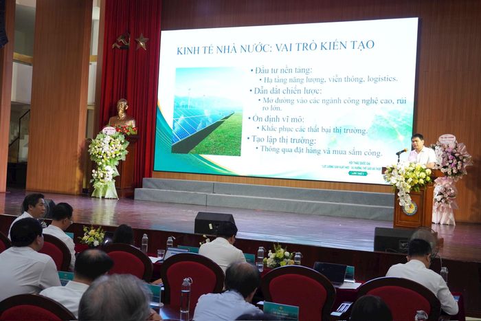 Chuyên gia, nhà khoa học tham luận. Ảnh: Bình Minh.